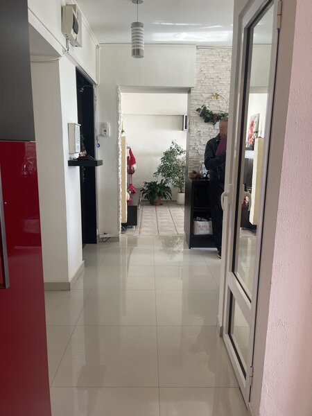 Ghencea, bloc 1985, stradal, ap. la cheie.